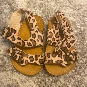 Infant leopard print sandals
